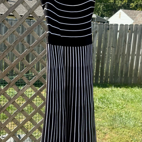 Banana Republic Knit Striped Midi Dress Size Medium - Picture 5 of 5